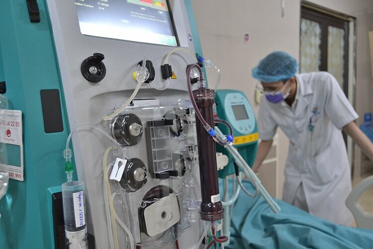 17 giờ lọc máu liên tục do sốc nhiễm khuẩn