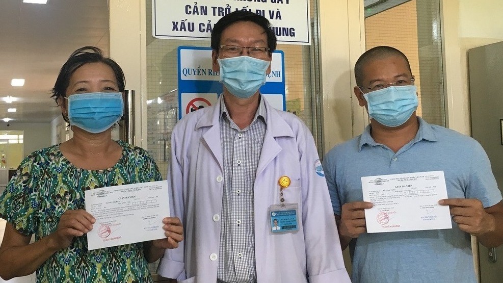 Hai bệnh nhân Covid-19 tại TP HCM xuất viện