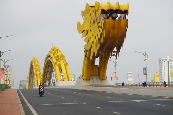 Đường sá Đà Nẵng vắng bóng người trong đợt giãn cách. Ảnh: Hồ Giáp