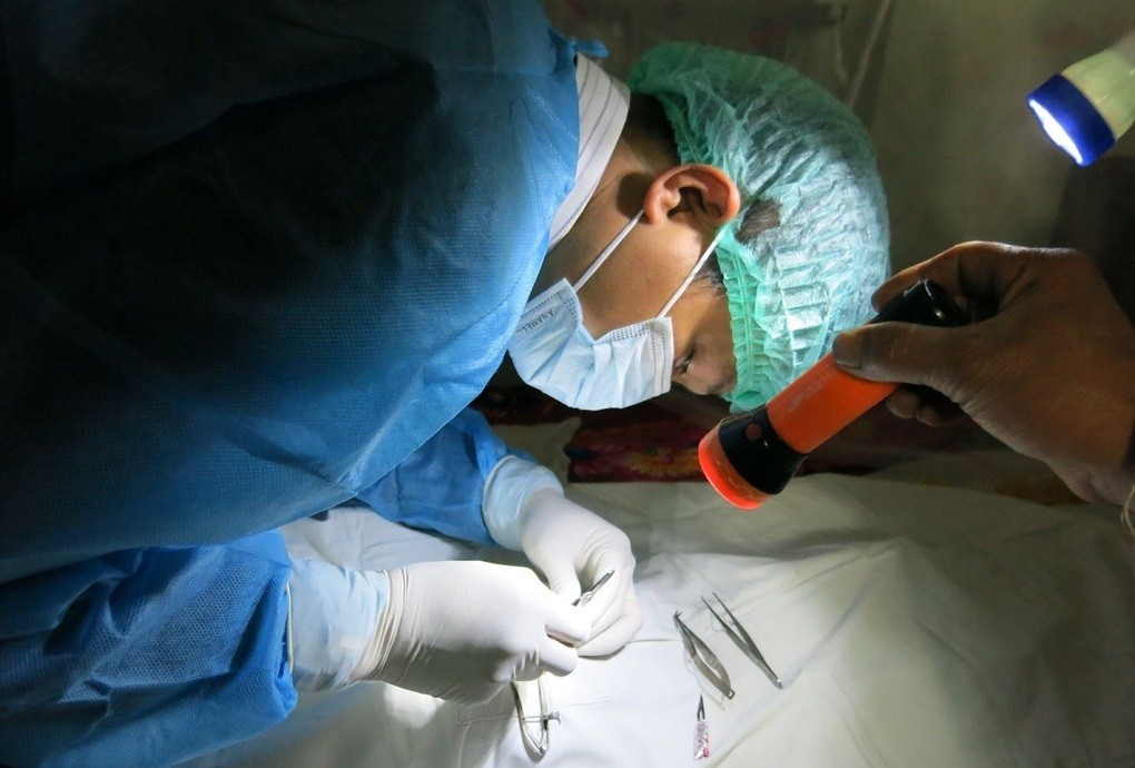 Người 'chuyển giao ánh sáng' cho đời