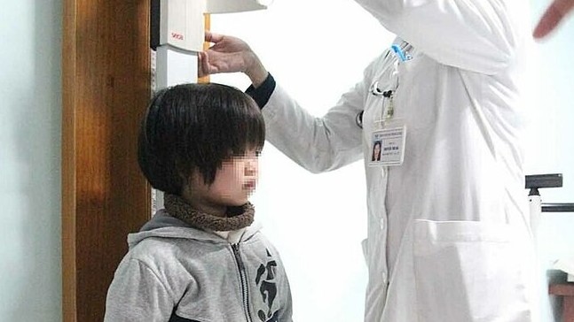 Bé gái cao thêm 29 cm sau hai năm tiêm hormone