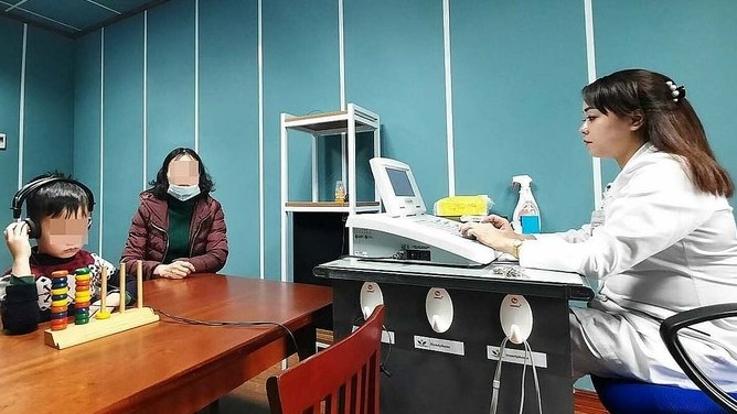 Trẻ nghe kém dễ nói ngọng