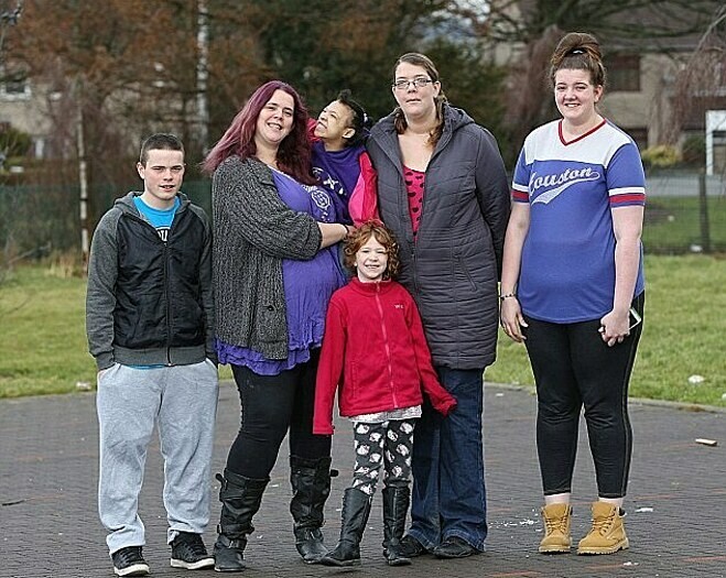 Các thành viên trong gia đình Bianca Brouwers. Ảnh: Daily Mail