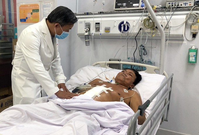 Bệnh nhân đang được chăm sóc tại viện. Ảnh: Văn Phú