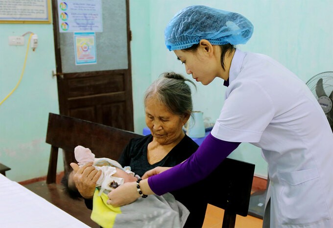 Bé bỏng nặng do người nhà bất cẩn khi pha nước tắm