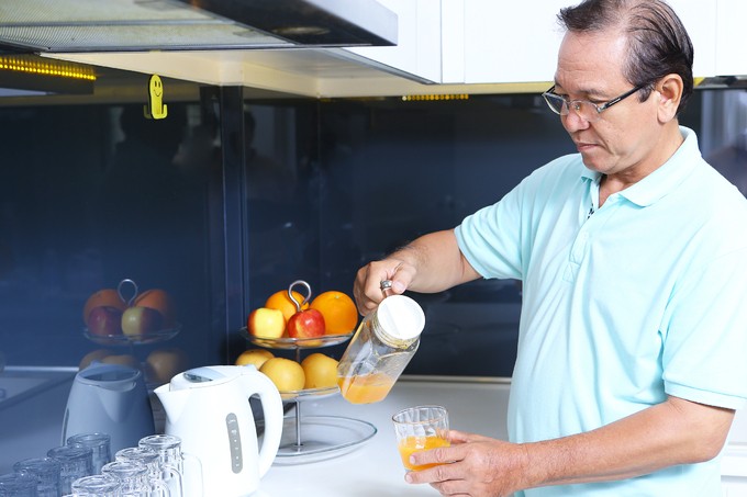 Chế độ ăn uống cần bổ sung chất xơ, rau xanh, củ quả và các loại trái cây. Ảnh: shutterstock.