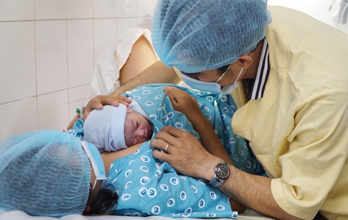 Một trong những công dân đầu tiên của TP HCM trong năm 2021 chào đời tại Bệnh viện Từ Dũ. Ảnh: Thư Anh.