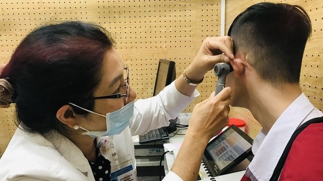 Tiếng ồn bao nhiêu sẽ ảnh hưởng thính giác, tim mạch?