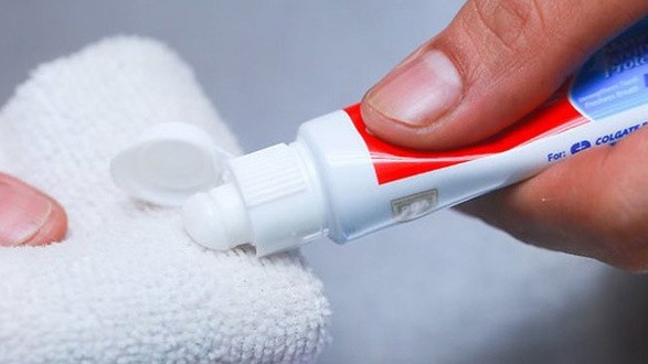 Sự thật về dùng kem đánh răng để kéo dài cuộc yêu