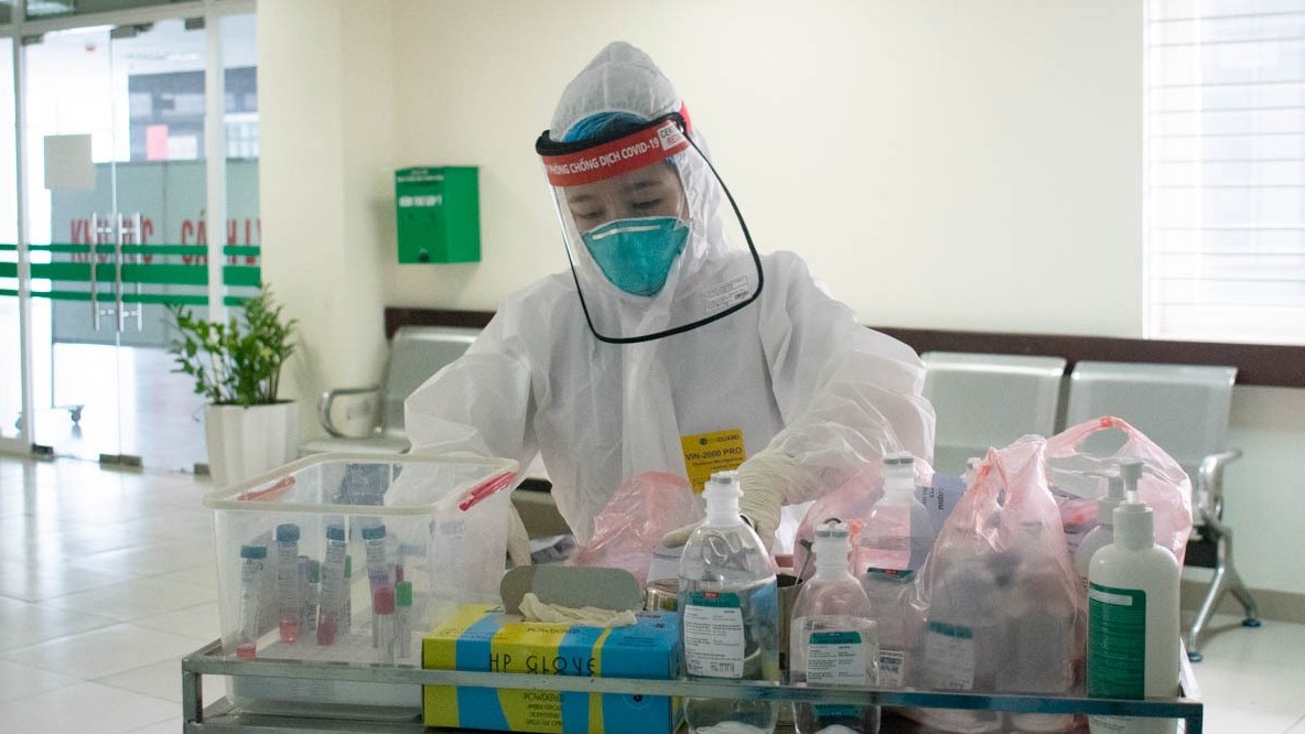 Nữ điều dưỡng BV Bệnh Nhiệt đới TƯ bị một bệnh nhân Covid-19 tấn công