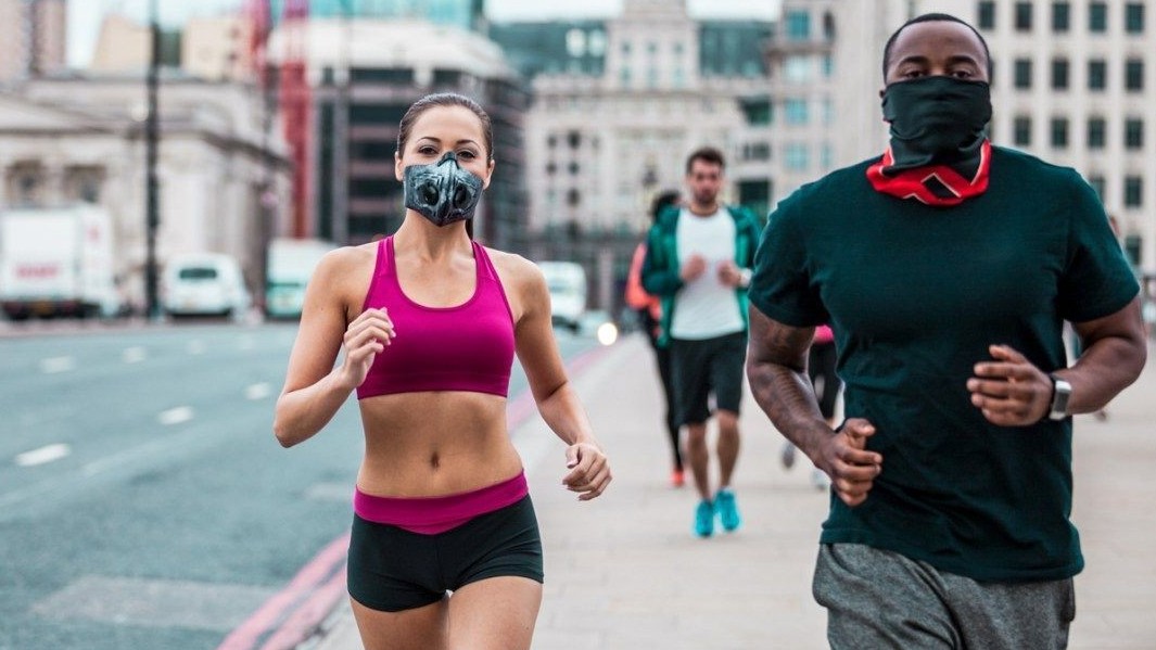 Có đáng để trả giá khi cuồng chạy bộ trong dịch Covid-19?