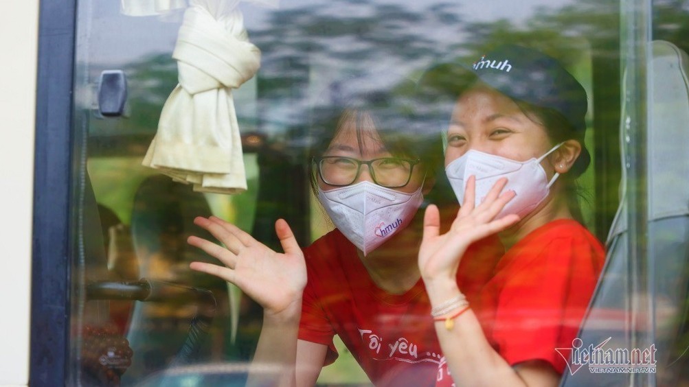 Lớn nhất từ trước đến nay, hơn 24.000 thầy trò trường Y xin đi chống dịch