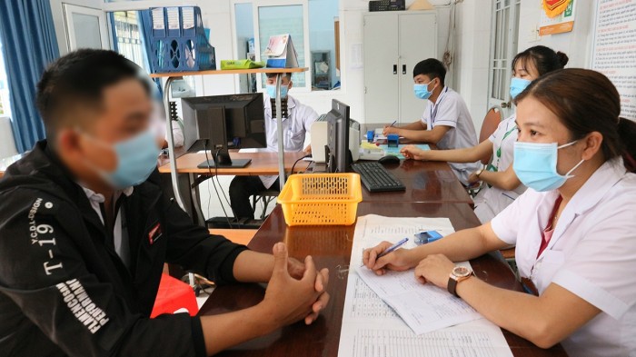 Bệnh nhân khám và chữa trị về các bệnh lý tâm thần gia tăng trong mùa dịch Covid-19 Ảnh: Quang Nhật