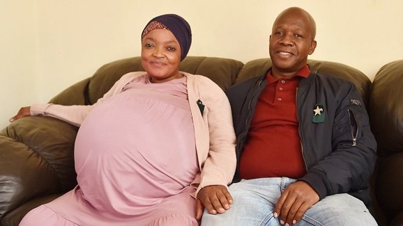 Ca sinh 10 đầu tiên trên thế giới