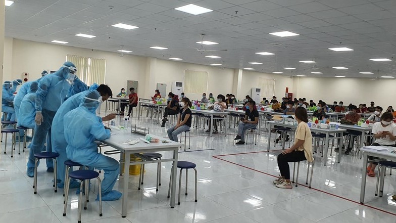 Dịch tấn công mạnh, nhiều khu chế xuất của TP.HCM thiếu nơi cách ly F1