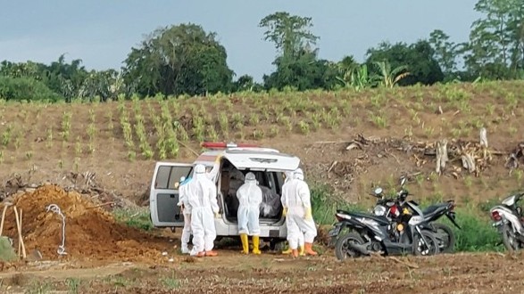 Bi kịch nhân đôi của người chồng mất vợ vì Covid-19