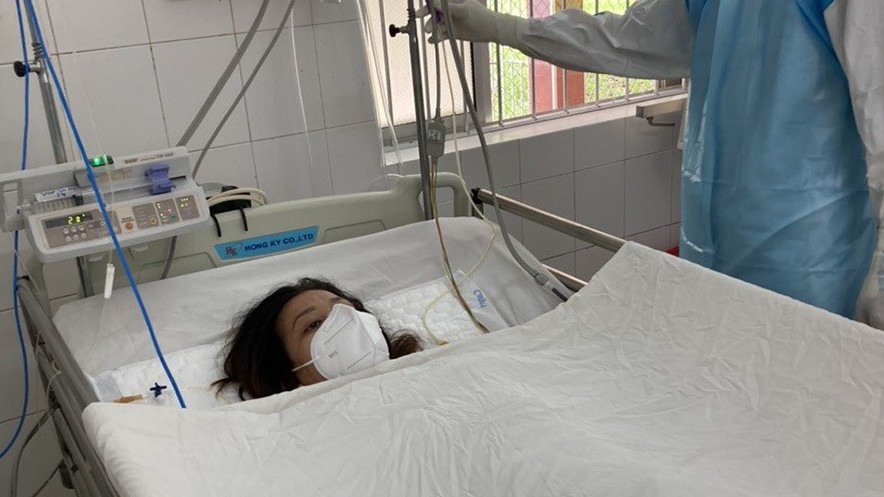 Mẹ con sản phụ 22 tuổi ở miền Tây mắc Covid-19 qua cơn nguy kịch