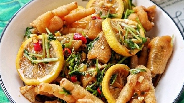 Ở nhà tránh dịch, tự tay làm món chân gà ngâm chanh leo ngon xuýt xoa
