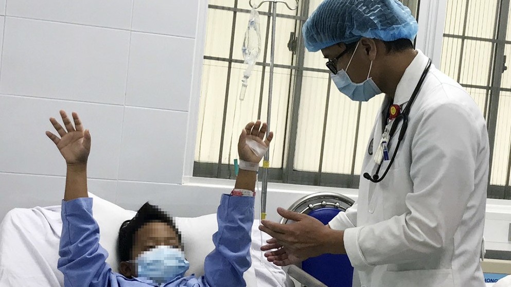 Bé trai 11 tuổi bị vỡ túi phình mạch máu não được cứu sống