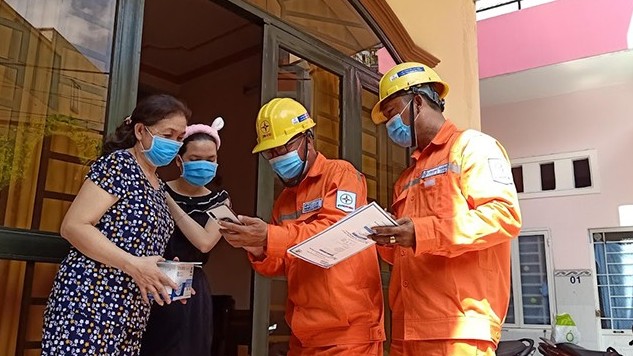 Chia sẻ khó khăn với người dân trong đại dịch