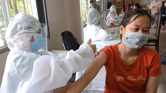 PM orders prioritised supply of COVID-19 vaccines to Ho Chi Minh City and southern localities