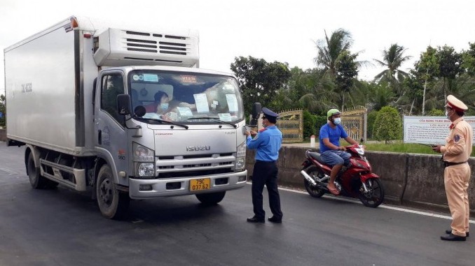 Bạc Liêu: "Siết" người dân ra đường, tạm dừng các phòng khám tư nhân