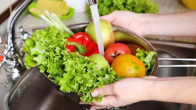 Bảo quản rau quả tươi ngon nửa tháng chỉ thêm 1 thứ này, nhà nào cũng sẵn