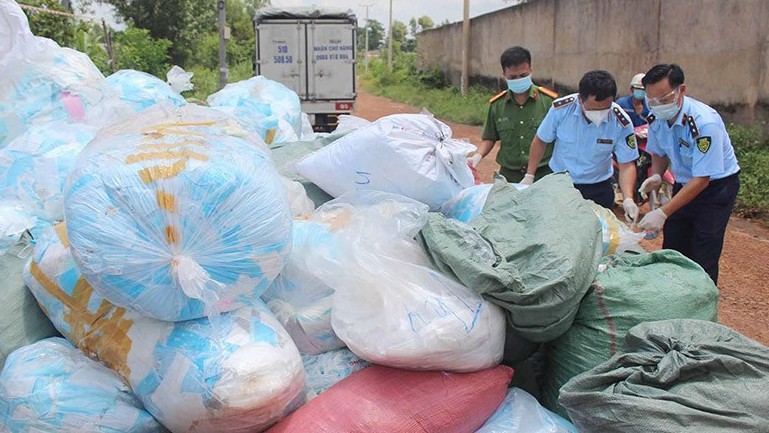 Phát hiện hơn 1 tấn khẩu trang tái chế chuẩn bị tung ra thị trường