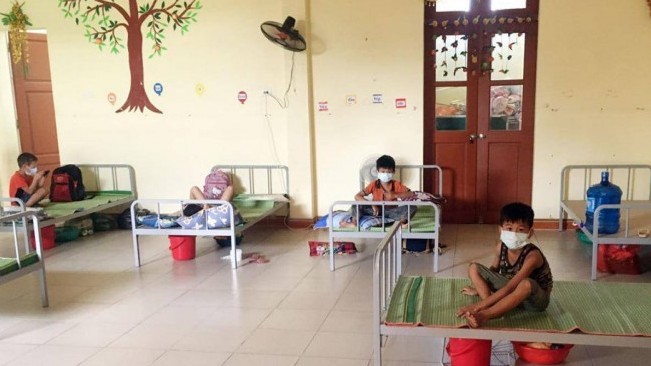 Quy định mới: Cha mẹ được đi theo cách ly cùng con mắc Covid-19