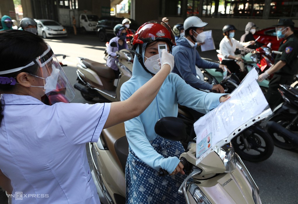 H&agrave; Nội tiếp tục sử dụng giấy đi đường mẫu cũ