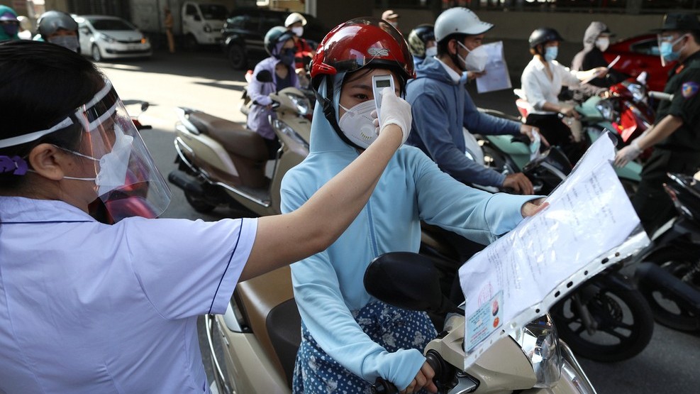 Hà Nội tiếp tục sử dụng giấy đi đường mẫu cũ