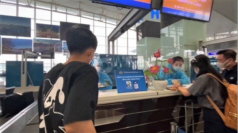 Chuyến bay đầu ti&ecirc;n đi ch&acirc;u &Acirc;u thử nghiệm th&agrave;nh c&ocirc;ng &ldquo;hộ chiếu vaccine&rdquo;