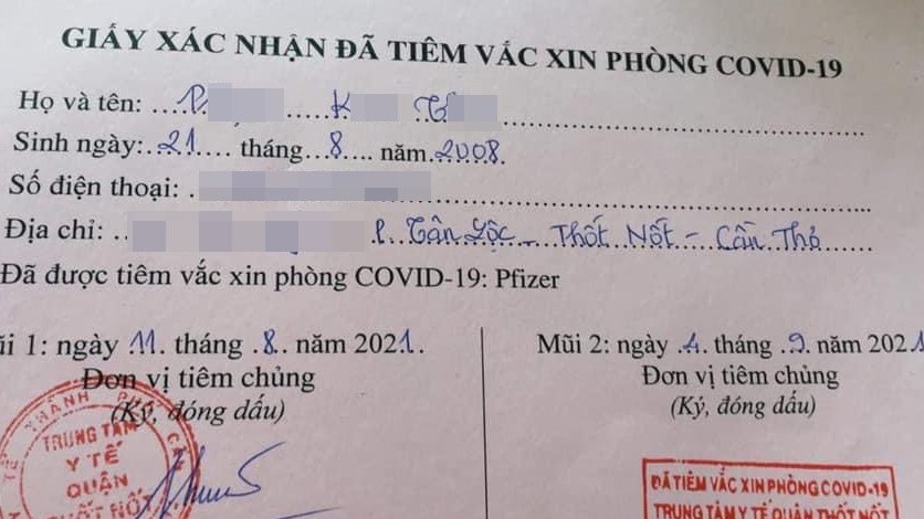 Vụ tiêm vaccine cho bé 13 tuổi: Đình chỉ công tác Giám đốc trung tâm y tế