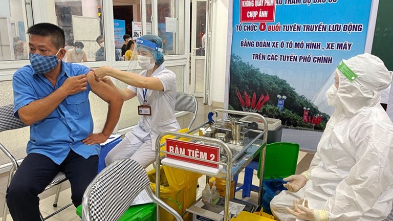 Đến ngày 15/9, Hà Nội sẽ hoàn thành tiêm vaccine cho người hơn 18 tuổi