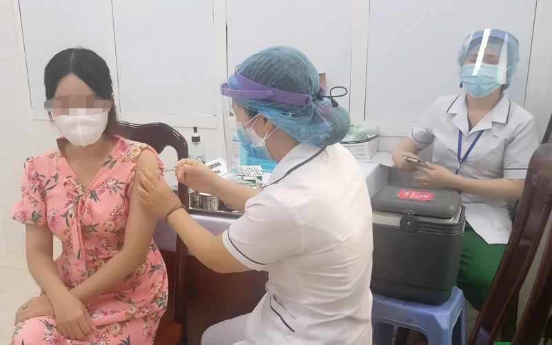 Cần Thơ x&aacute;c minh th&ocirc;ng tin 57 trường hợp dưới 18 tuổi được ti&ecirc;m vaccine