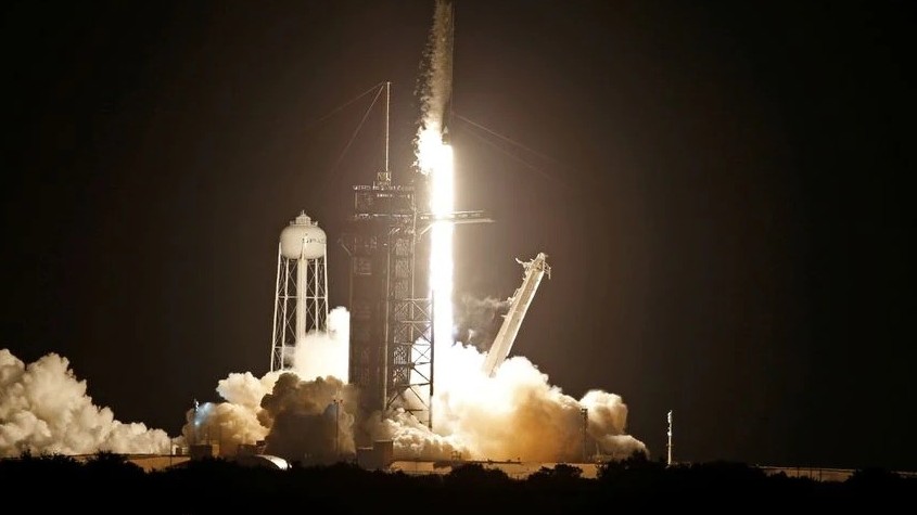 SpaceX đưa phi hành đoàn dân sự đầu tiên lên quỹ đạo