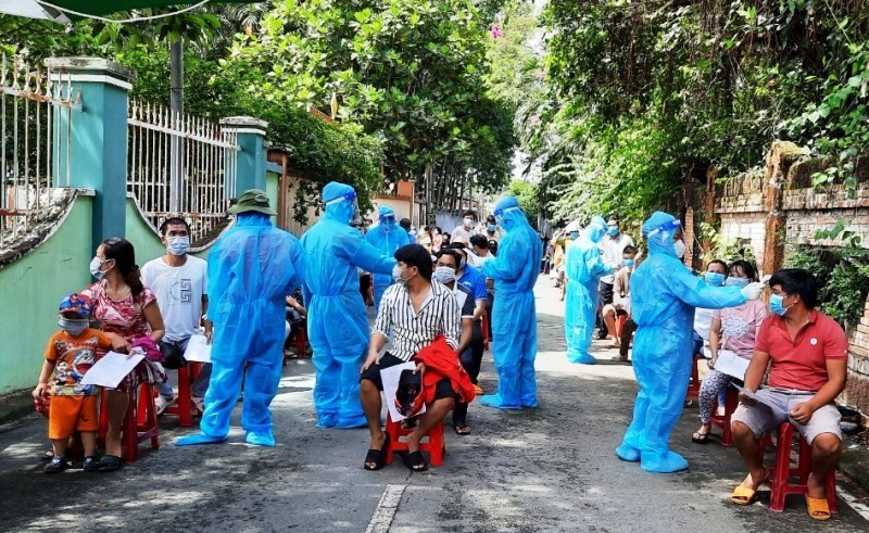 B&igrave;nh Dương r&agrave; so&aacute;t số liệu người đ&atilde; ti&ecirc;m vaccine