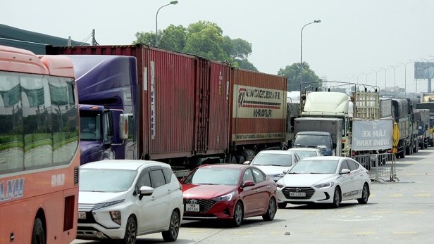 Người dân ùn ùn đổ về Hà Nội vì nghĩ "đi lại đã thoải mái"