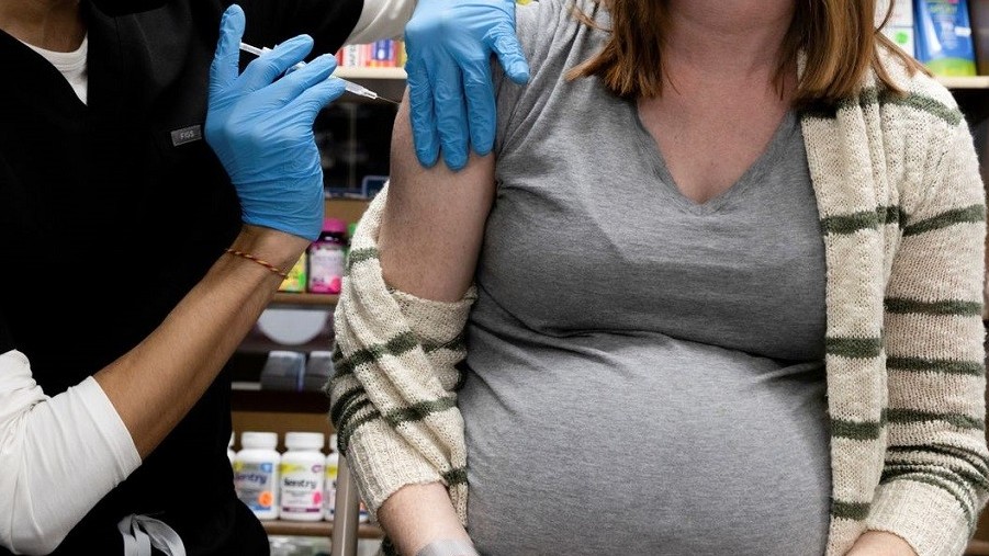 Phụ nữ mang thai được tiêm phòng Covid-19 truyền kháng thể cho trẻ sơ sinh