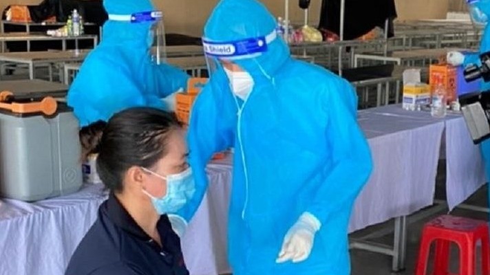 Bình Dương ưu tiên tiêm vaccine mũi 2 cho công nhân