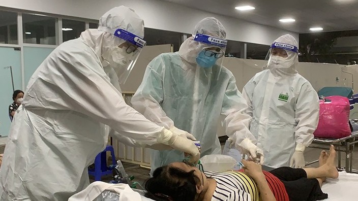 Người nhiễm biến chủng Delta có triệu chứng thế nào?