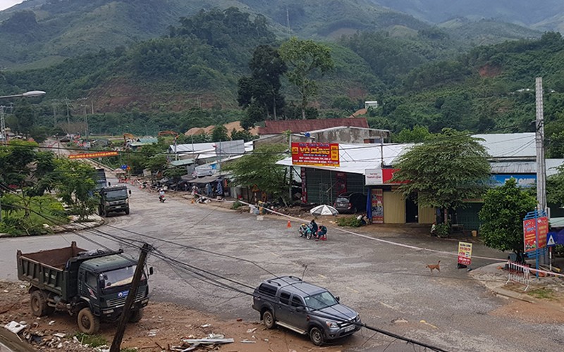 Huyện Nam Tr&agrave; My (Quảng Nam) khoanh v&ugrave;ng, tạm dừng nhiều hoạt động để dập dịch