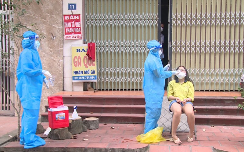 Ph&uacute; Thọ điều trị tại nh&agrave; cho hơn 100 người nhiễm Covid-19