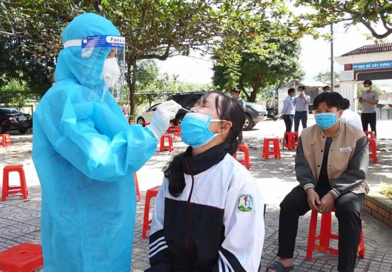 Dịch Covid-19 x&acirc;m nhập trường học, học sinh ở H&agrave; Tĩnh dừng học trực tiếp