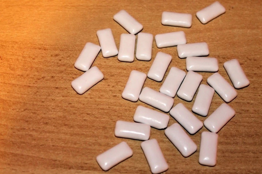 Kẹo cao su l&agrave;m giảm virus SARS-CoV-2 trong nước bọt