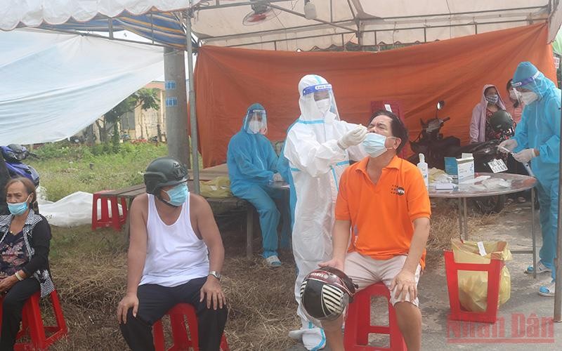 Tr&agrave; Vinh ph&acirc;n loại F0 để c&oacute; biện ph&aacute;p chăm s&oacute;c y tế ph&ugrave; hợp