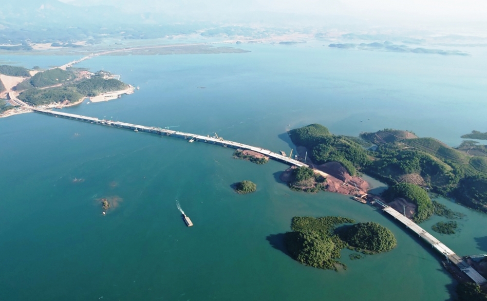 Hợp long cầu dài nhất tỉnh Quảng Ninh