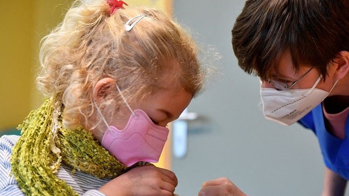 Biến chủng Omicron lây lan phức tạp