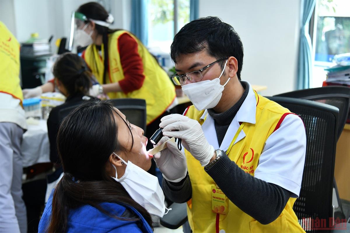 Khám bệnh, cấp thuốc miễn phí cho thanh, thiếu niên có hoàn cảnh đặc biệt khó khăn Khám bệnh, cấp thuốc miễn phí cho thanh, thiếu niên có hoàn cảnh đặc biệt khó khăn