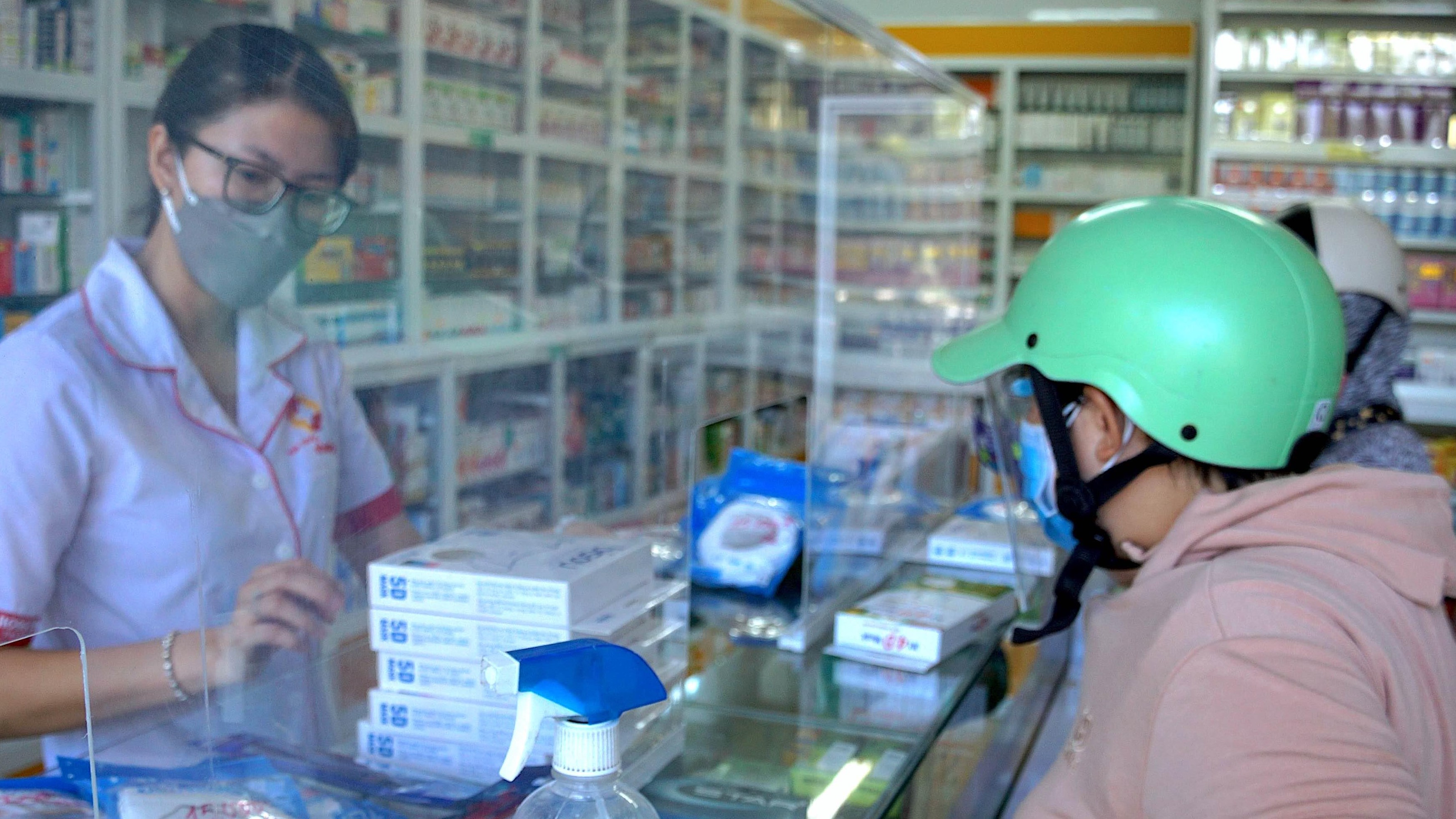 Cà Mau: Kit test nhanh Covid-19... khan hàng